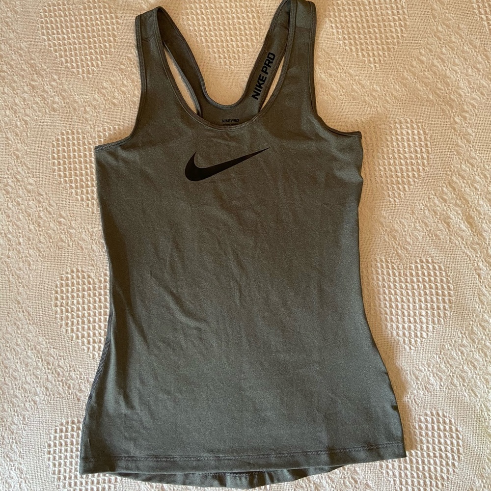 Nike - Picture 4 of 6
